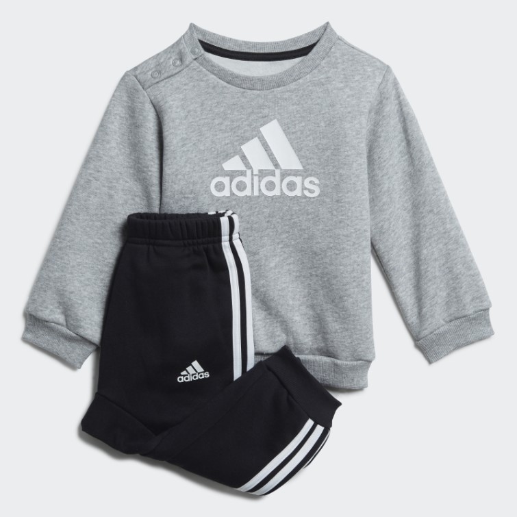 Ensemble De Jogging Adidas Gris Moyen Avec écusson De Sport
