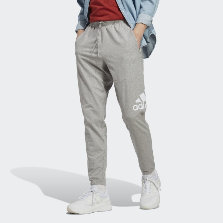 Essentials Single Jersey Tapered Badge Of Sport Pantalon Adidas Gris Moyen