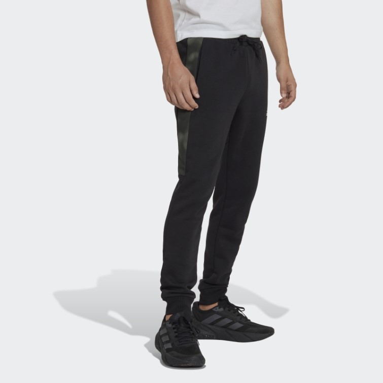 Adidas Pantalon Noir En Molleton Imprimé Camouflage Essentials